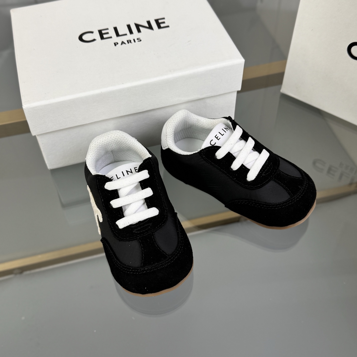 Children's shoes child